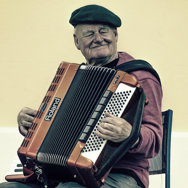 elderly-person-640x480-33051286.jpeg