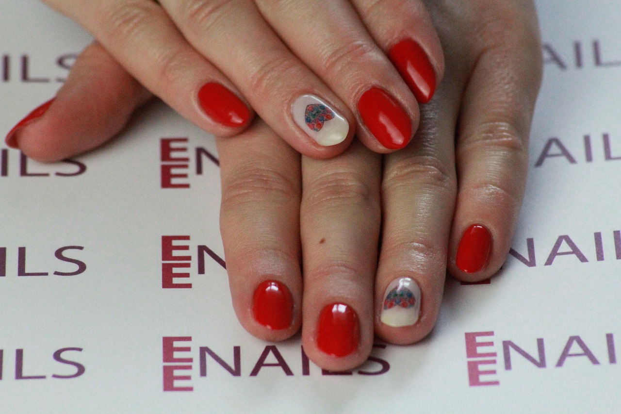 beginners-guide-acrylic-nail-art-masterc-640x480-x7yhr6